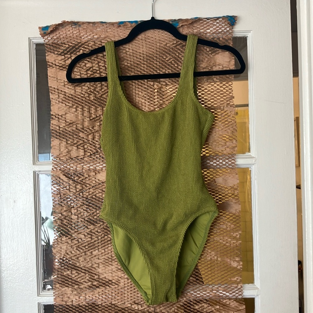 Good American swimsuit